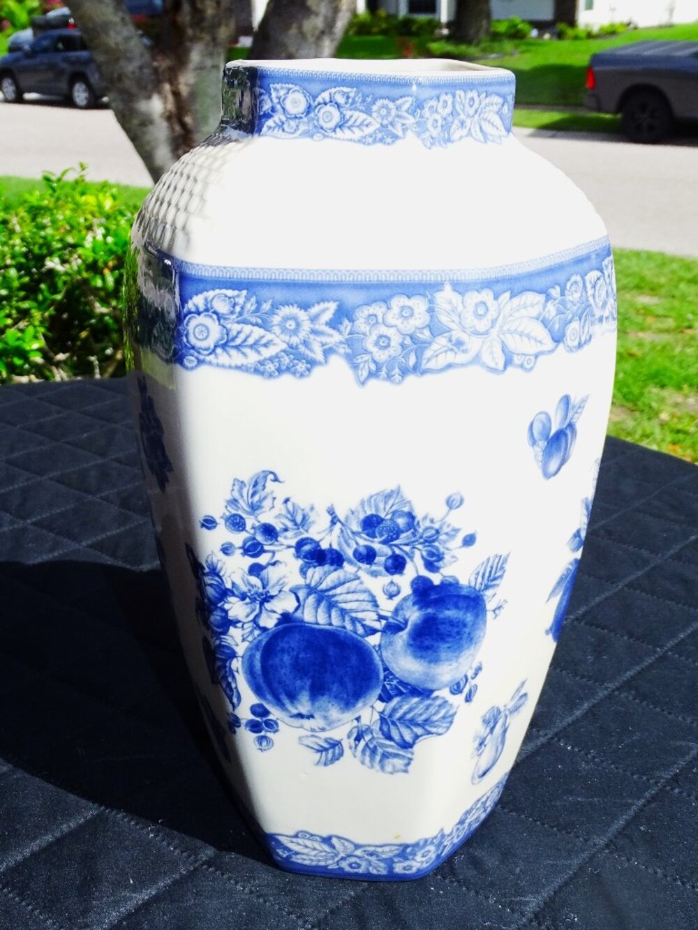 Antica Fabbrica Realle Blue and White Italian Porcelain Vase 10"
